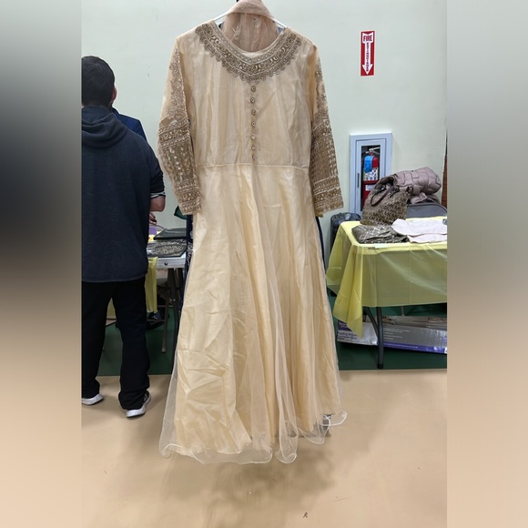 pakistani long maxi golden with full flare - Picture 1 of 4